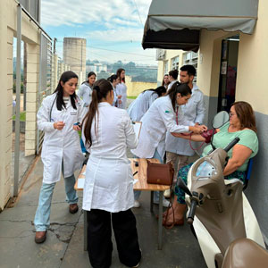 Estudantes de Fisioterapia do IIES realizam campanha antitabagismo na UBS Tabo&atilde;ozinho